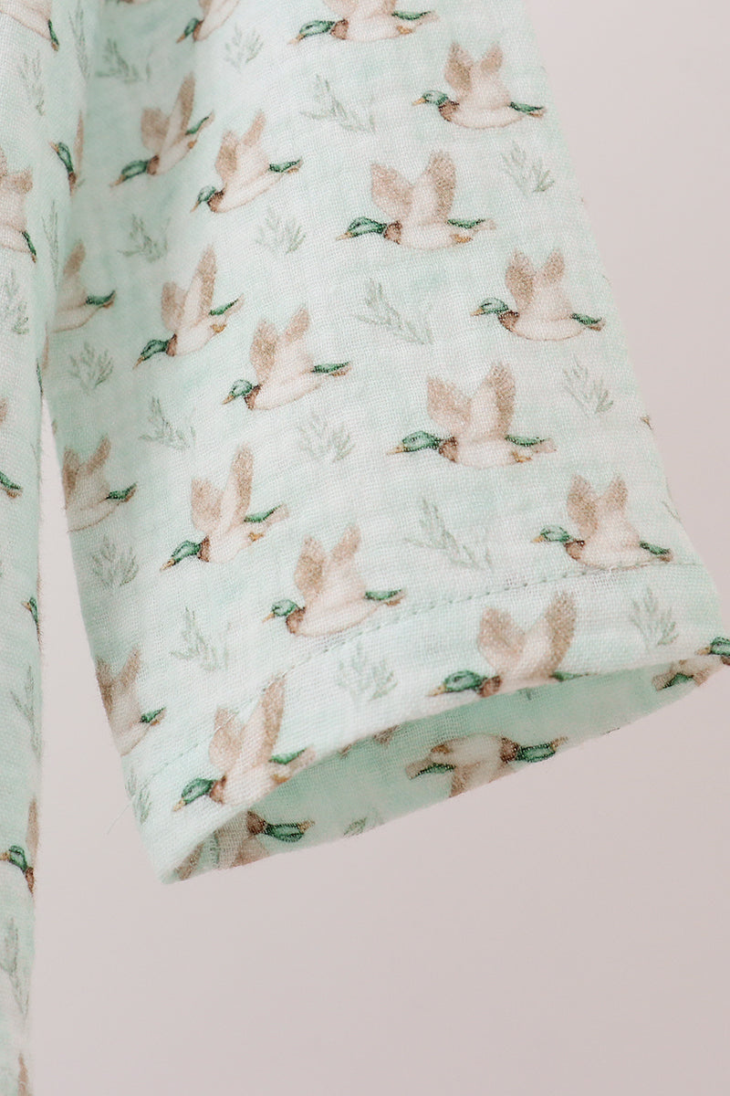 Duck print muslin top cuff detail